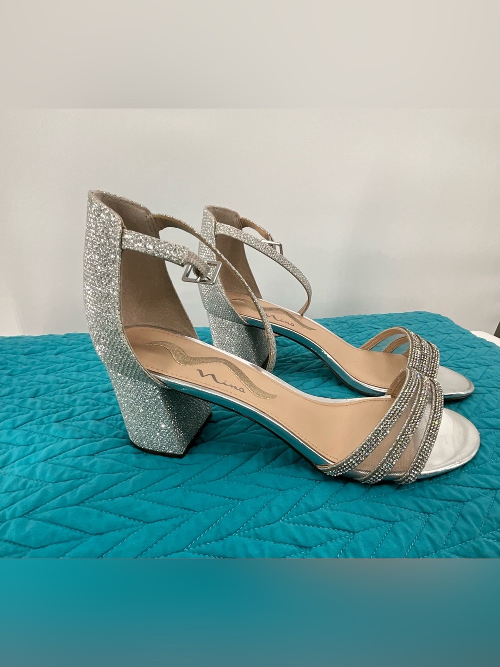 Nina Holiday Silver Glitter Block Kitten Heels Dress Sandals 8